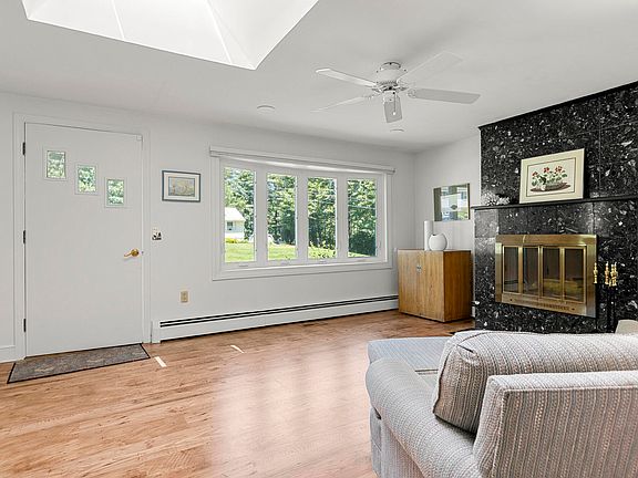 3rd image of 10 Martin Avenue