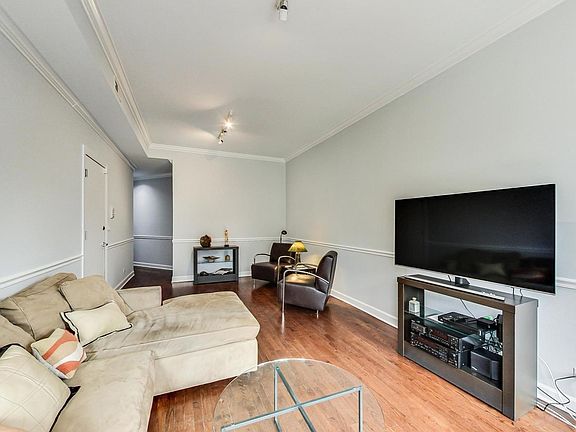 3rd image of 520 W Oakdale Ave #2E