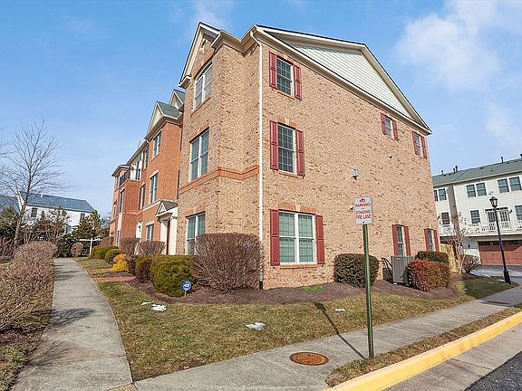 2nd image of 116 Quietwalk Ln