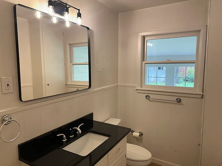 1201 W Lovers Ln — Photo 17