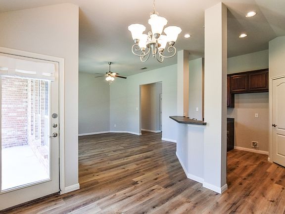4th image of 2105 Woodhaven Dr