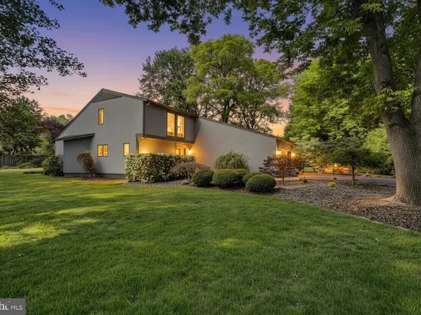 10501 Oak Place Ct, Fairfax, VA 22030