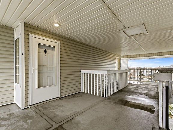 5th image of 2269 Essex Dr. #I