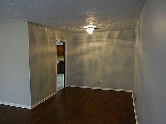 3rd image of 8706 Glenloch Dr
