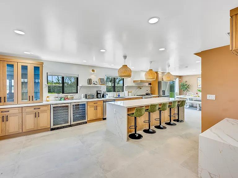 1080 River Dr — Photo 2