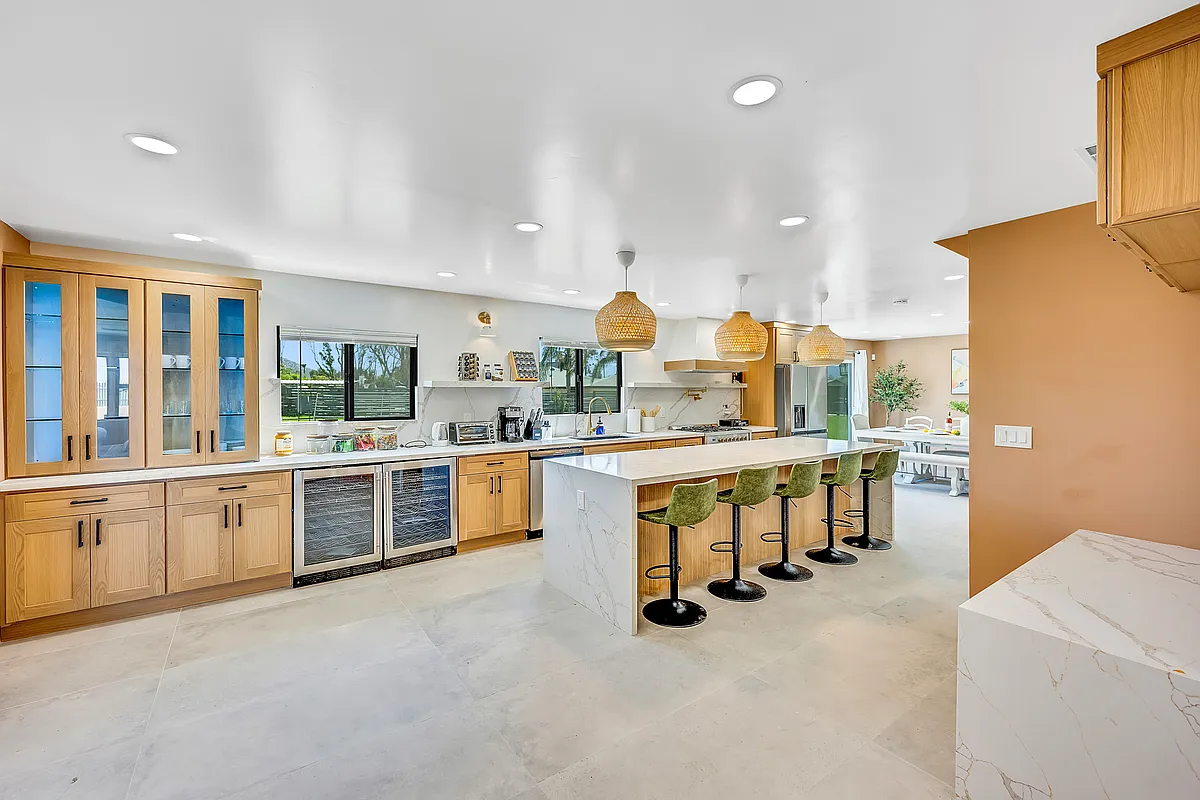 Building Photo - 1080 River Dr