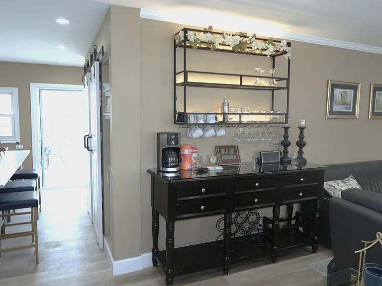 Bar/coffee bar in living area