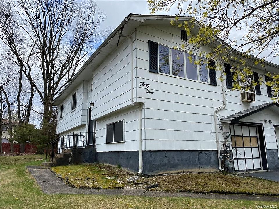 1st image of 39 Phyllis Dr