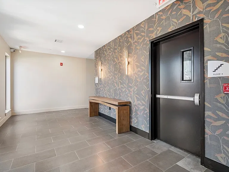 310 W Jersey St — Photo 3