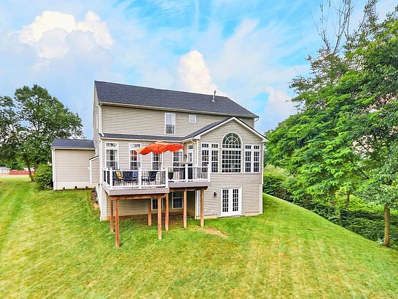 3rd image of 4617 Creekrun Dr