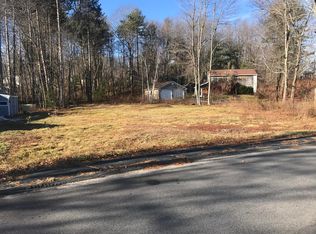 8 Birch Ln, Old Orchard Beach, ME 04064