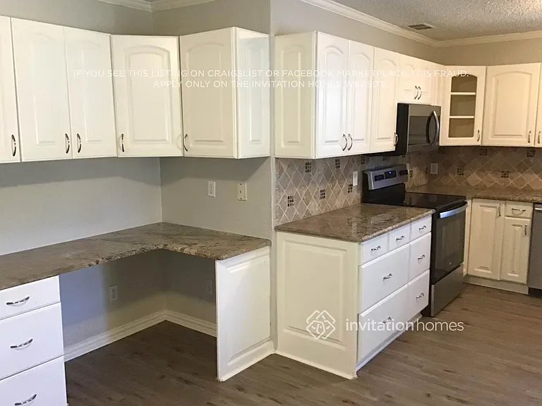 436 Lexington Ln — Photo 5