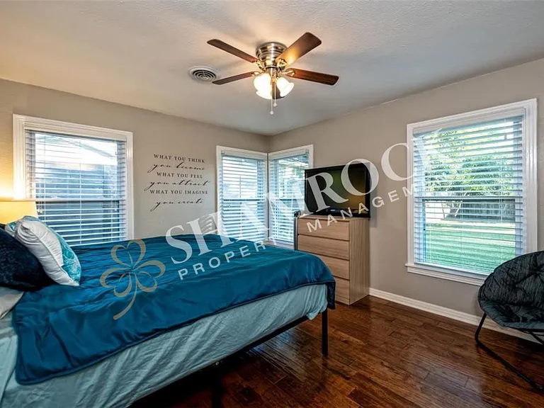 2216 Lake Ridge Cir — Photo 17