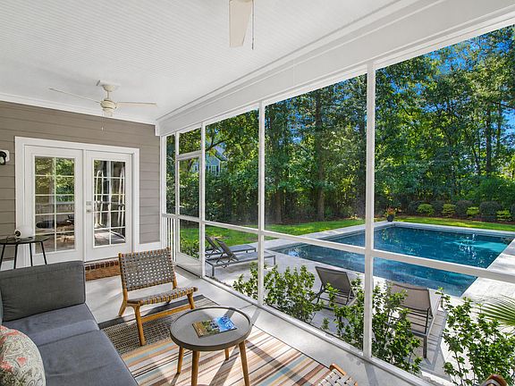 3rd image of 2118 Sancerre Ln