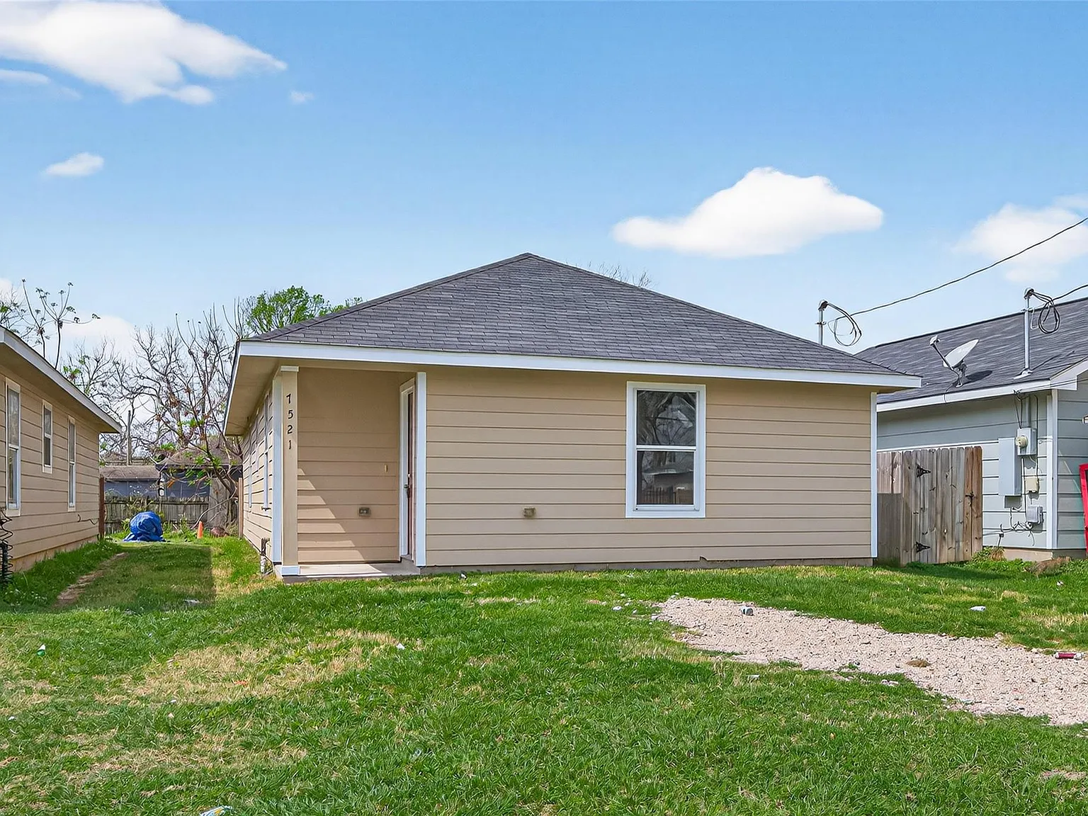 3 bed, 2.0 bath, 1175 sqft, $1,495 — Photo 2