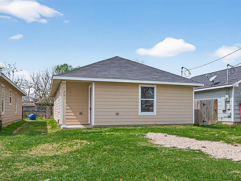 7521 Dyer St — Photo 2