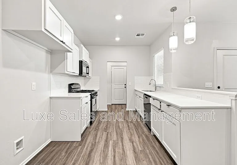 10912 Oak Hollow Dr — Photo 6