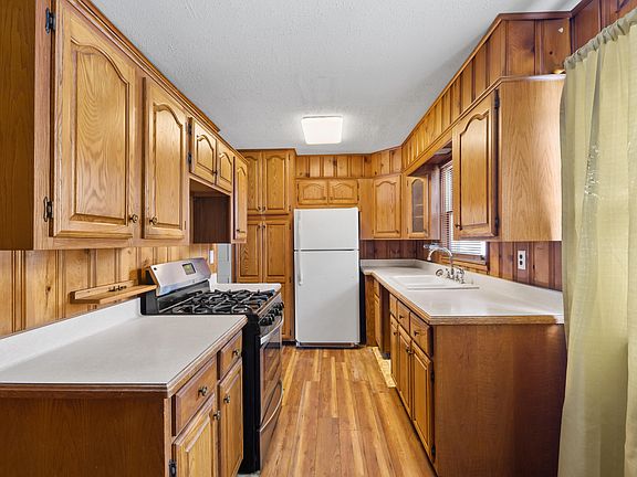 5th image of 4701 Columbia Ave W