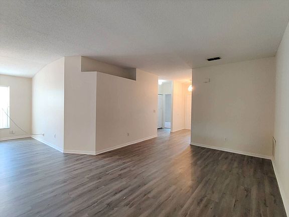 2nd image of 1910 Shannon Ln