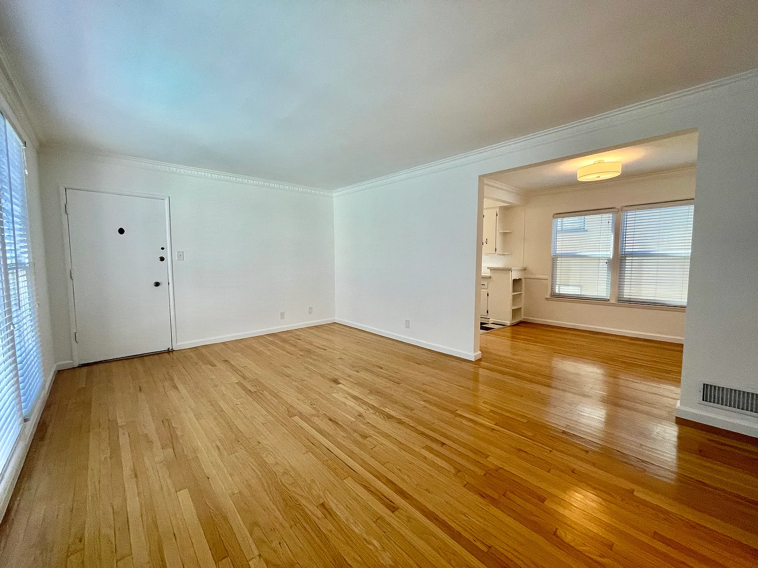 1266 N Laurel Ave — Photo 3