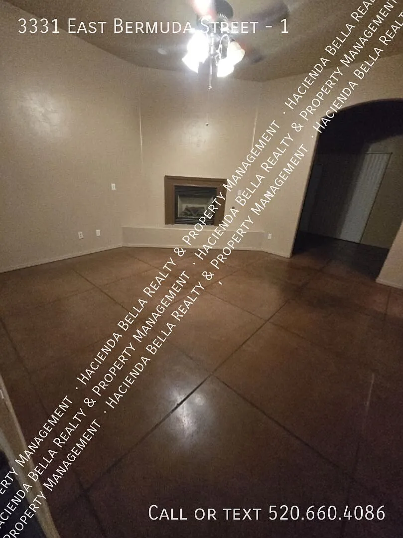 Great 2 Bedroom/ 2 Bath Townhouse Style Apartment Available in October — Photo 2