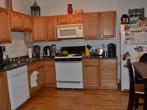 2nd image of 921 N Leavitt St #1