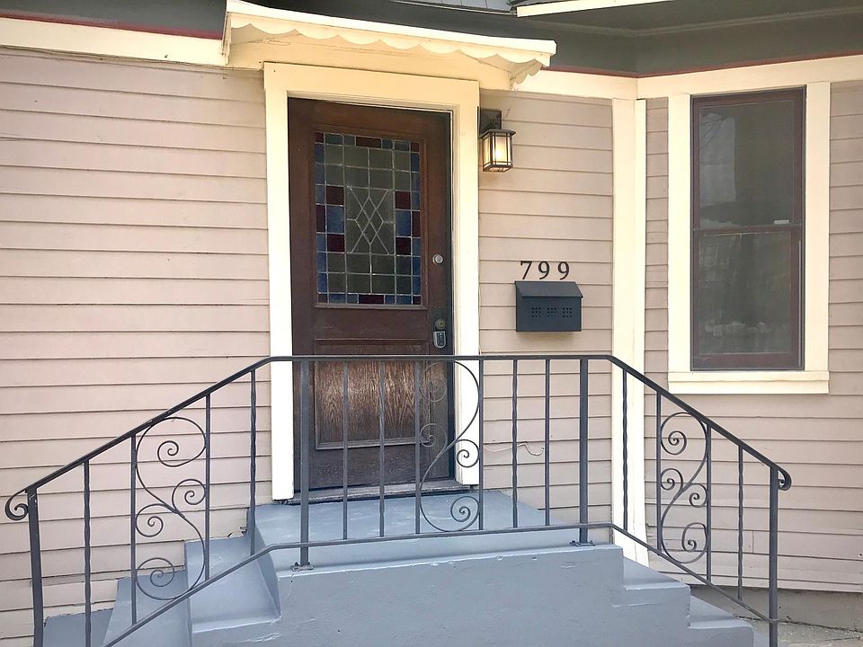 Entrance on side of triplex