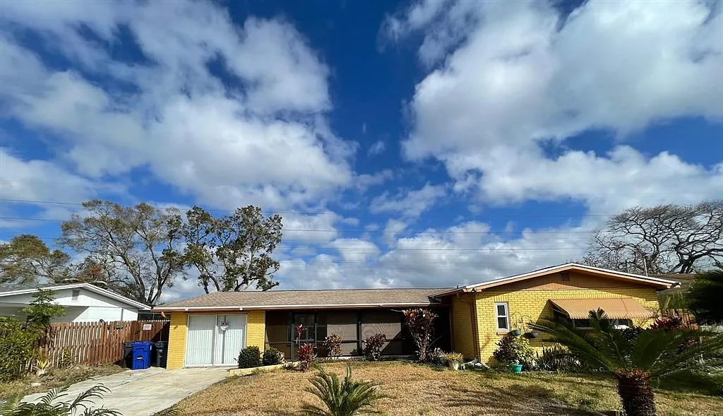 3 bed, 2.0 bath, 1696 sqft, $2,495 — Photo 1