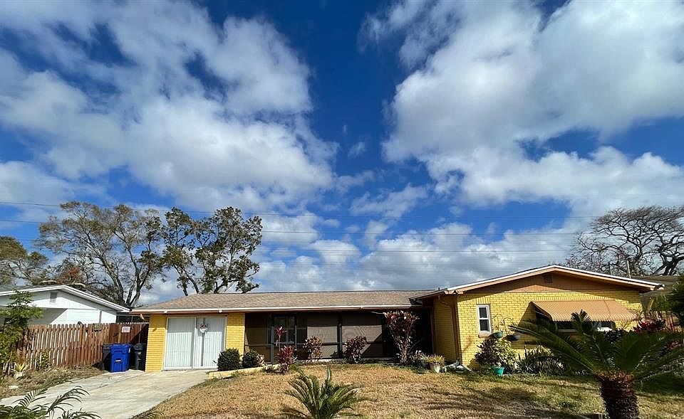 1st image of 309 Country Club Dr