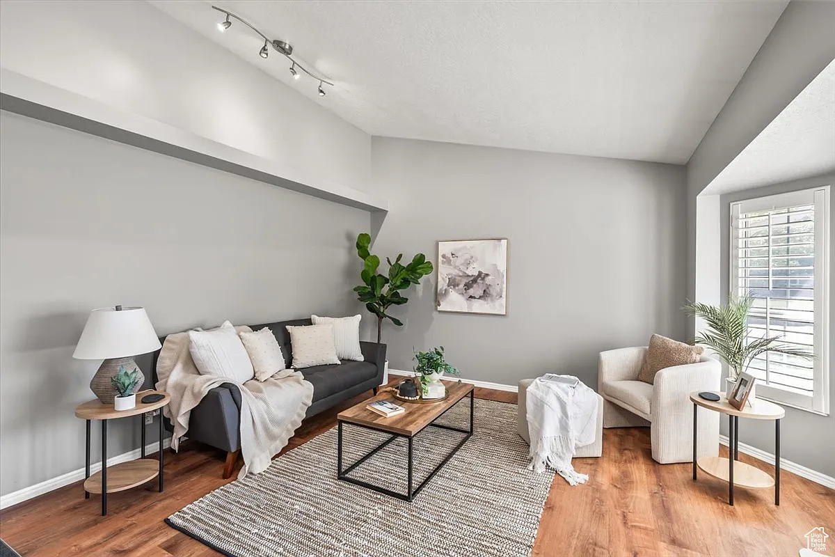 4 bed, 2360 sqft, $2,995 — Photo 3