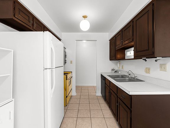 4th image of 6135 W 94th St APT B1