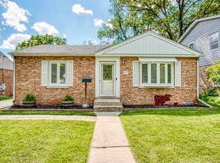 642 S Yale Ave, Villa Park, IL 60181