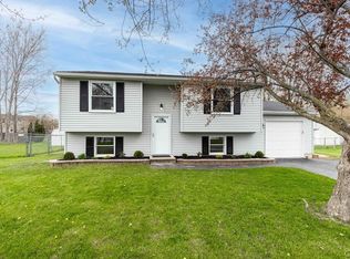 8024 Candela Ln, Clay, NY 13041
