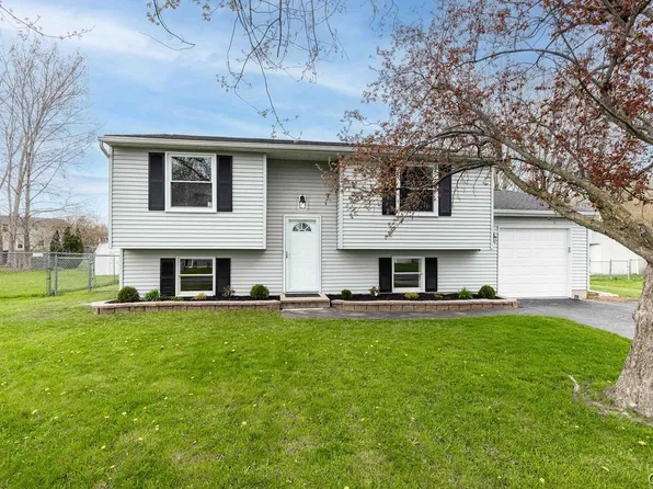 8024 Candela Ln, Clay, NY 13041