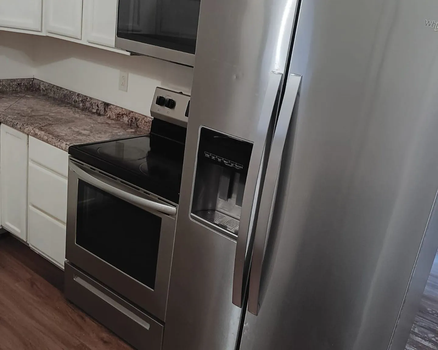 3 bed, 964 sqft, $1,300 — Photo 3