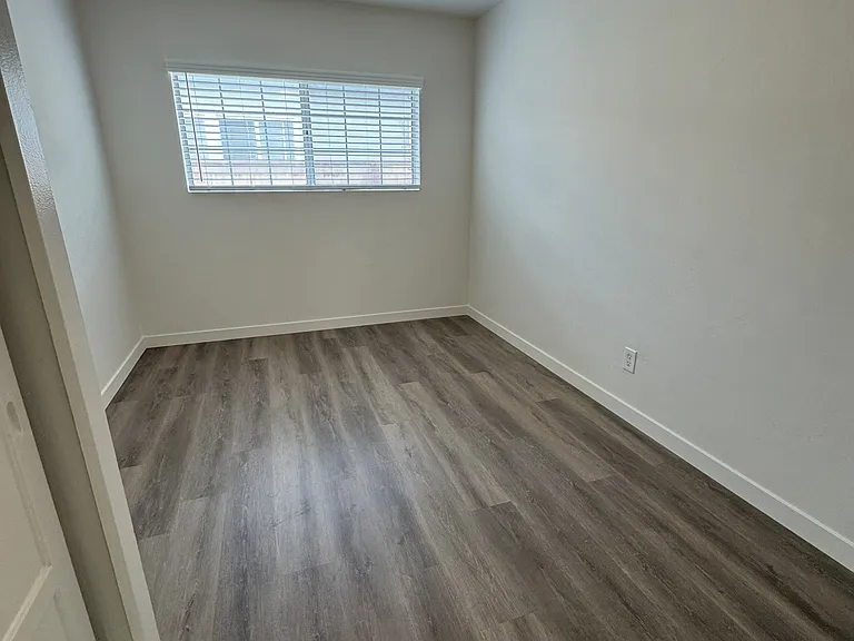 5058-68 Santa Monica Ave #5064.5 — Photo 6