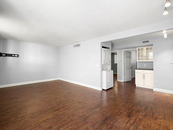 5th image of 1301 S Howard Ave Unit X