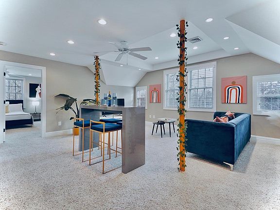 2nd image of 104 E Wyoming Ave #2