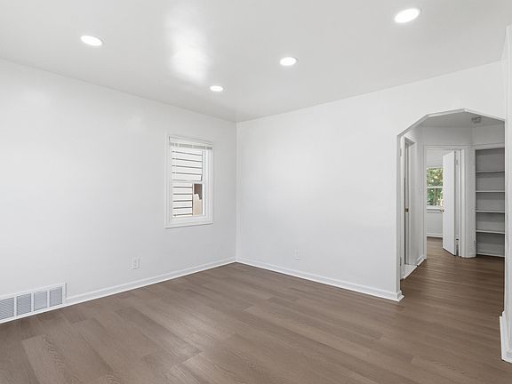 4th image of 6816 Evergreen Ave
