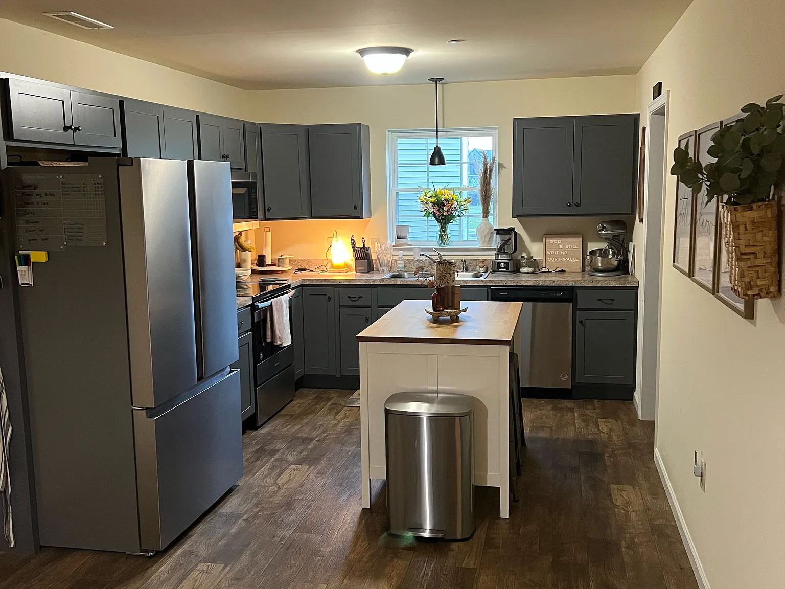 3 bed, 2.5 bath, 1783 sqft, $2,150 — Photo 2