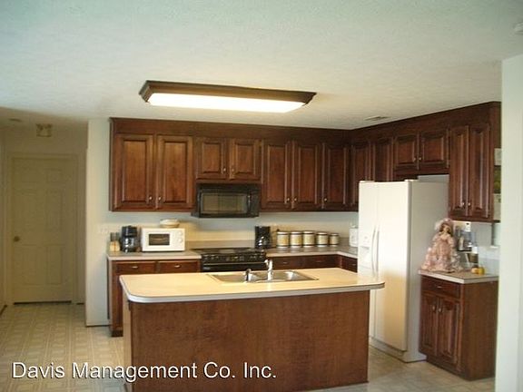 3rd image of 776 Michelle Dr