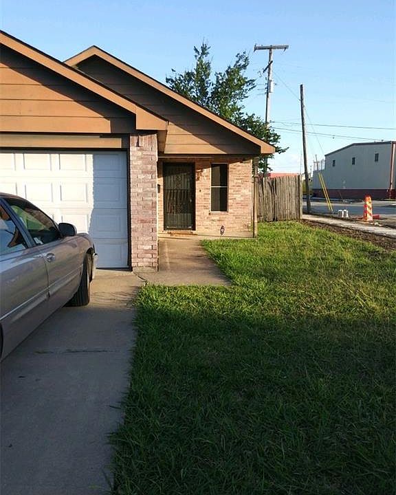 1st image of 900 E Broadway Ave