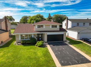 1701 W Goldengate Dr, Addison, IL 60101