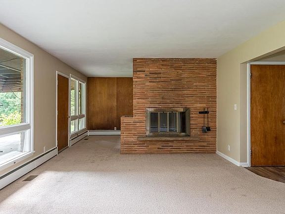 3rd image of 1441 Meadow Ln