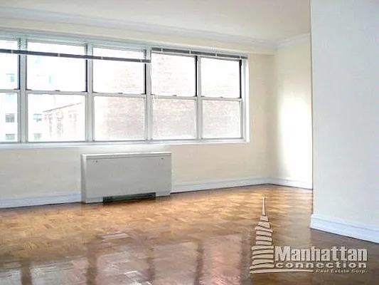 Rented by Manhattan Connection | media 8