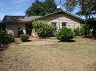 811 Phillips St, Cleburne, TX 76033