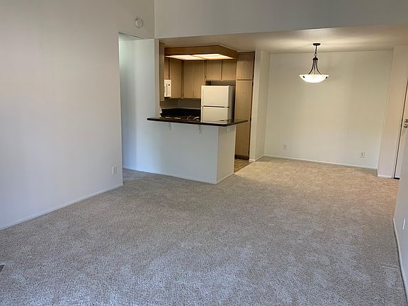 3rd image of 780 Camino De La Reina APT 352