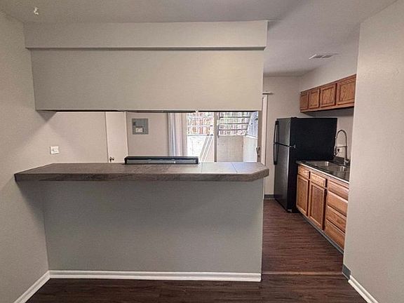 5th image of 730 Moore St #740-02