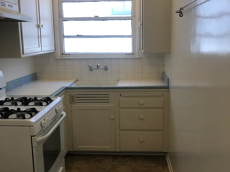 66 Roswell Ave #5A — Photo 8