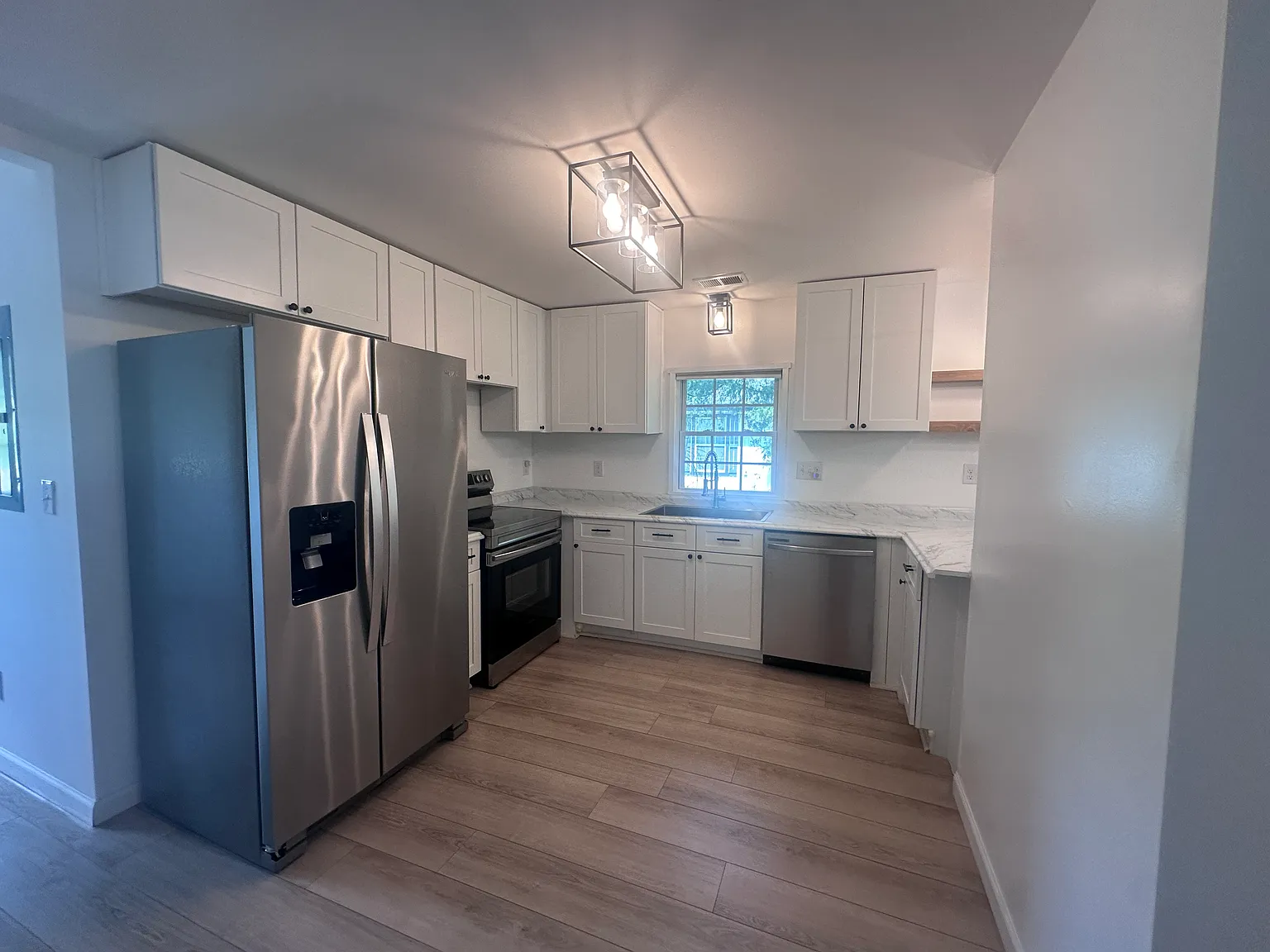 3 bed, 1100 sqft, $1,700 — Photo 4